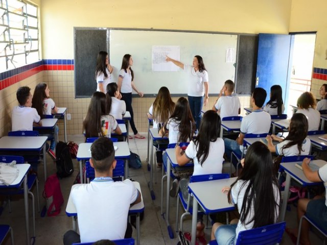 Estudantes comeam a receber primeira parcela do Programa P-de-Meia