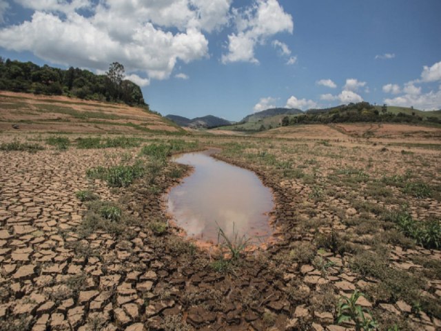 Cmara aprova permisso para aes emergenciais do governo contra a seca no Semirido