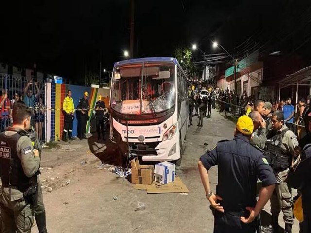 Micro-nibus desgovernado deixa 5 mortos e 27 feridos durante procisso em Jaboato dos Guararapes, no Grande Recife