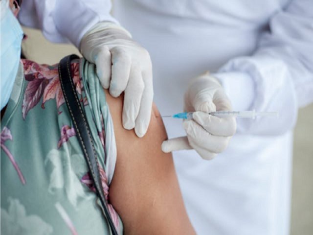 Ministrio da Sade amplia faixa etria de vacinao da dengue; vacinas esto perto de vencer