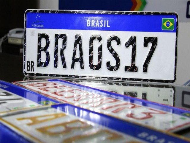 Placas de veculos podero voltar a exibir a cidade e o estado de emplacamento, gerando novos custos para os condutores