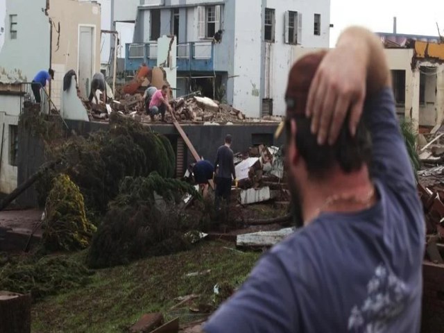 CCJ do Senado aprova criao de auxlio para reconstruir imveis de famlias de baixa renda atingidas por desastres