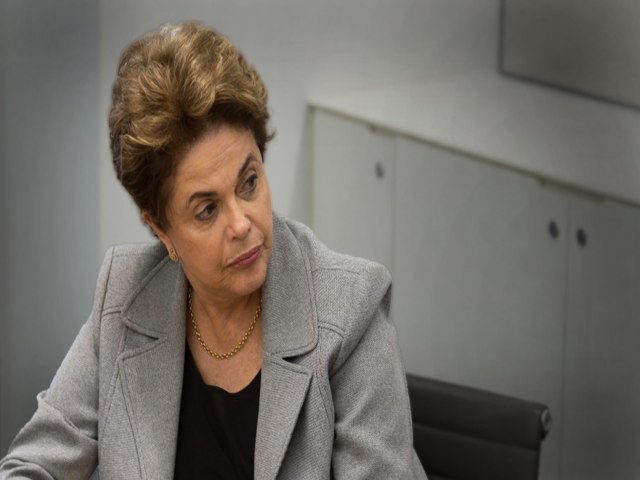 Acervo de Dilma Rousseff  destrudo em enchentes no Rio Grande do Sul