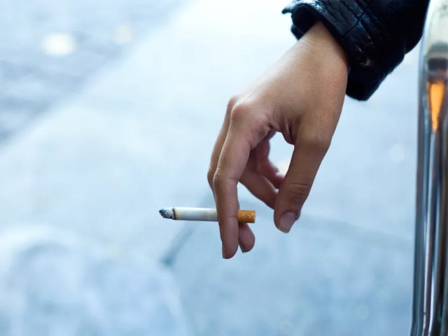 Cigarro pode ser taxado em 250% e cerveja em 46%, estima banco