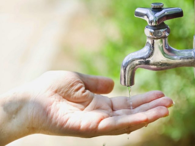 Reparo na Adutora do Oeste deixa cidades do serto do Araripe sem gua