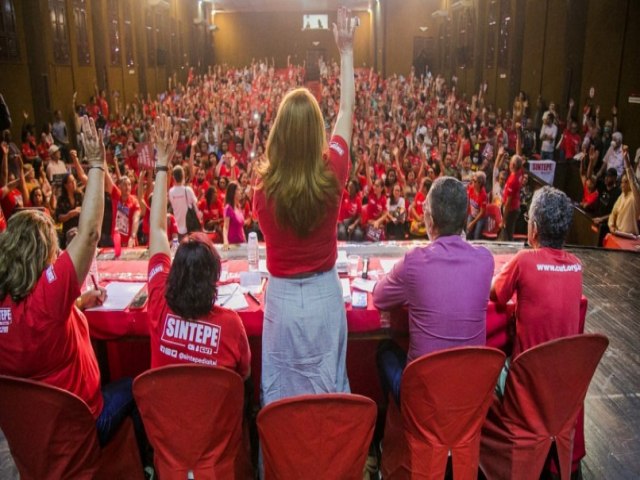 Professores aprovam reajuste salarial negociado entre Sintepe e Governo de Pernambuco