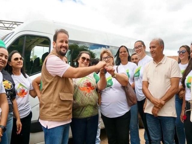 Dr Otvio entrega novos veculos em Bodoc