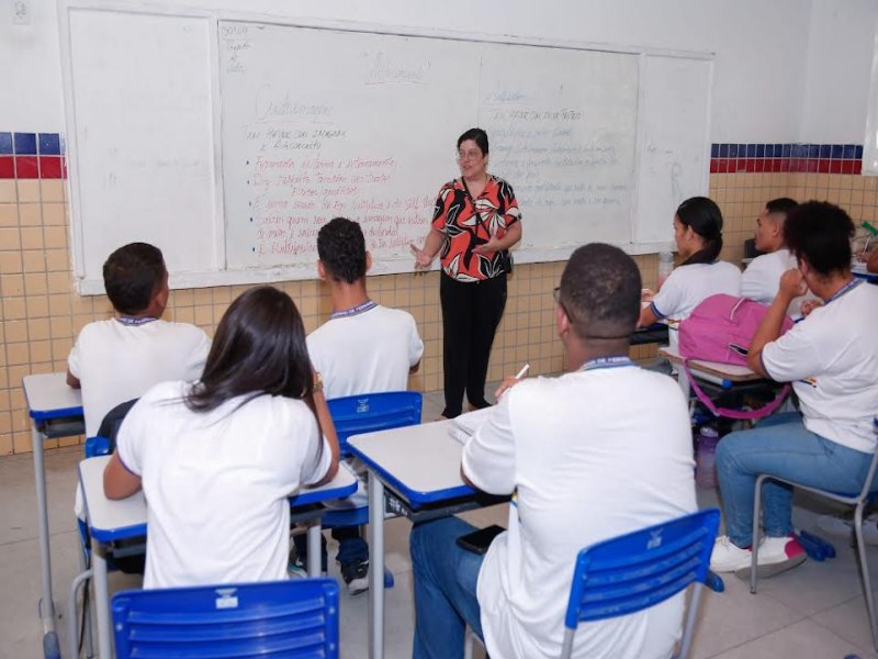 Raquel Lyra nomeia mais 250 professores para reforar rede estadual de ensino