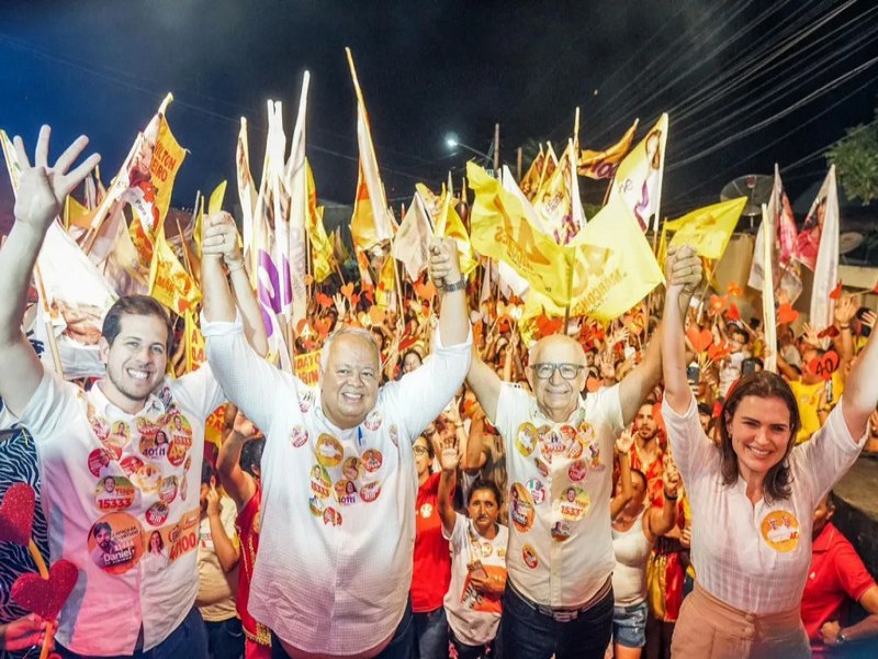 Ao lado de Pedro Campos e Marilia Arraes, Marcones e Cacau arrastam multido na Cohab em Salgueiro