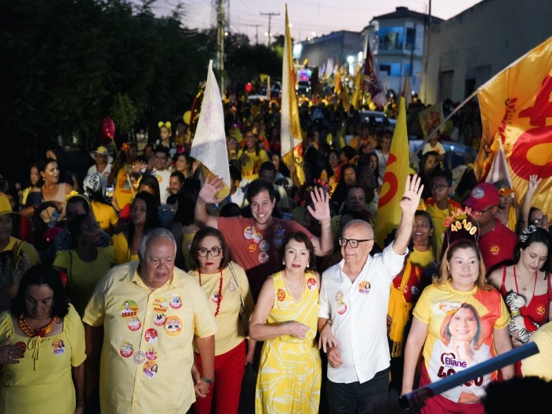 Pedro Campos acompanha multido em apoio a Dr Marcones, em Salgueiro