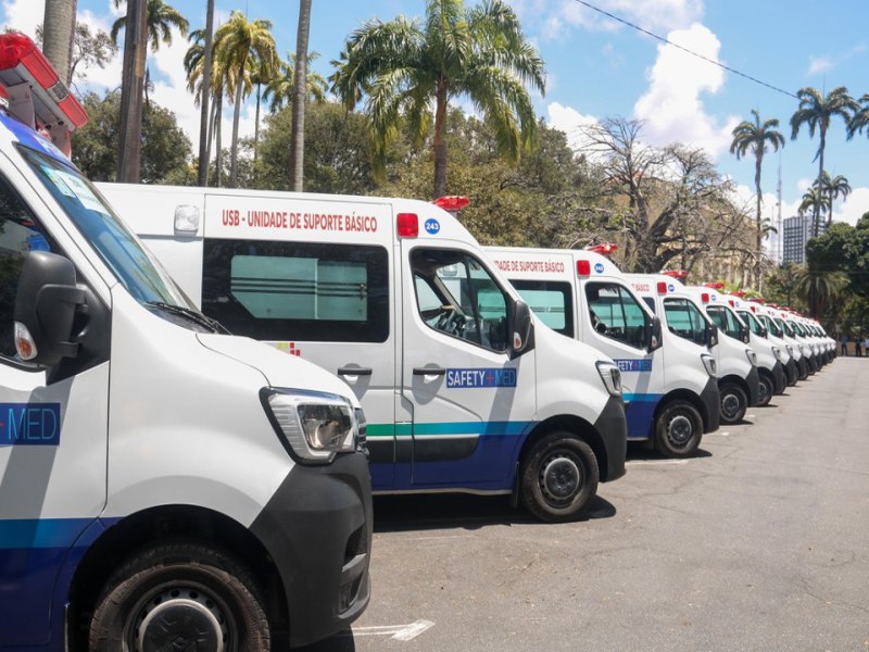 Estado entrega 33 novas ambulncias para 15 hospitais da rede pblica