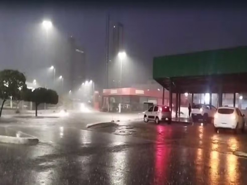 Chuva chega ao Serto de Pernambuco e anima agricultores; mas causa transtornos em Petrolina