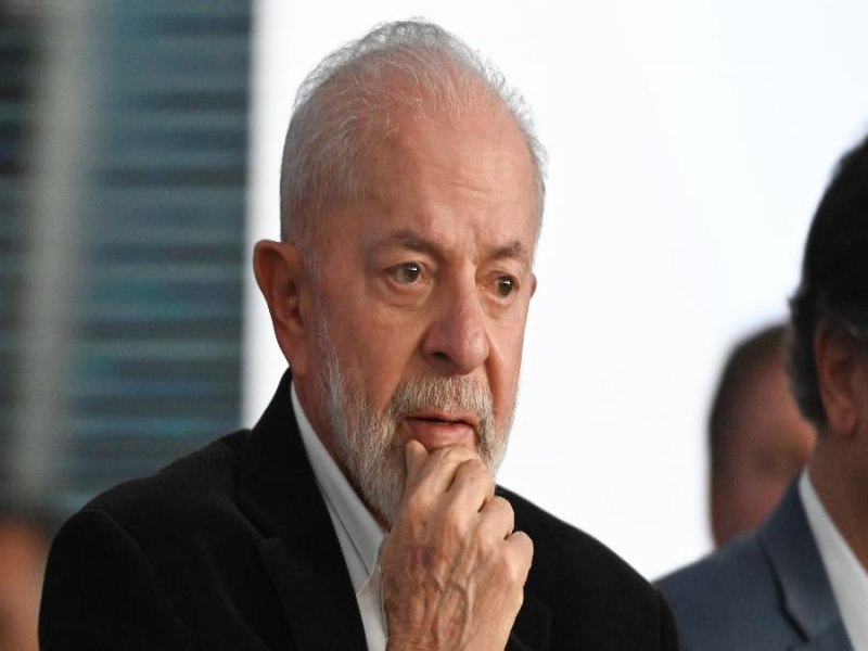 Lula segue tratando 'ferimento corto-contuso' aps queda no final de semana