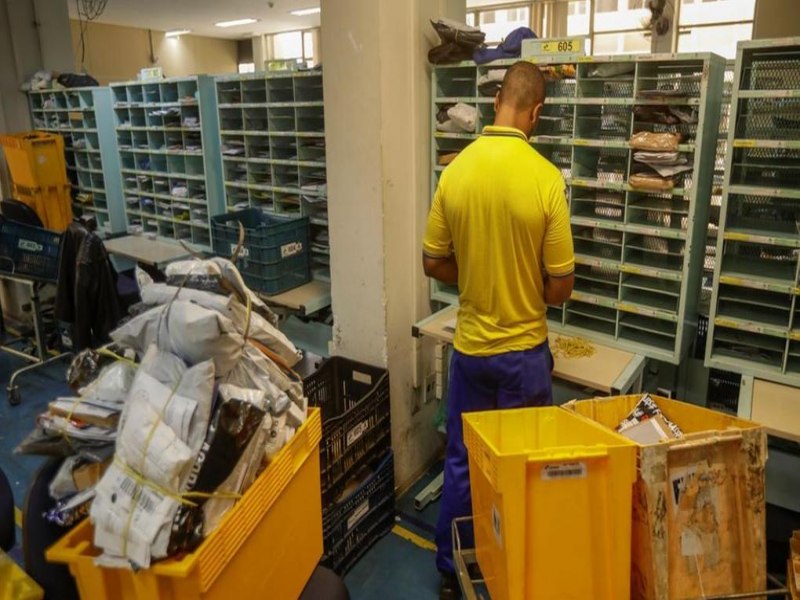 Correios realiza leilo de 27 lotes de itens 