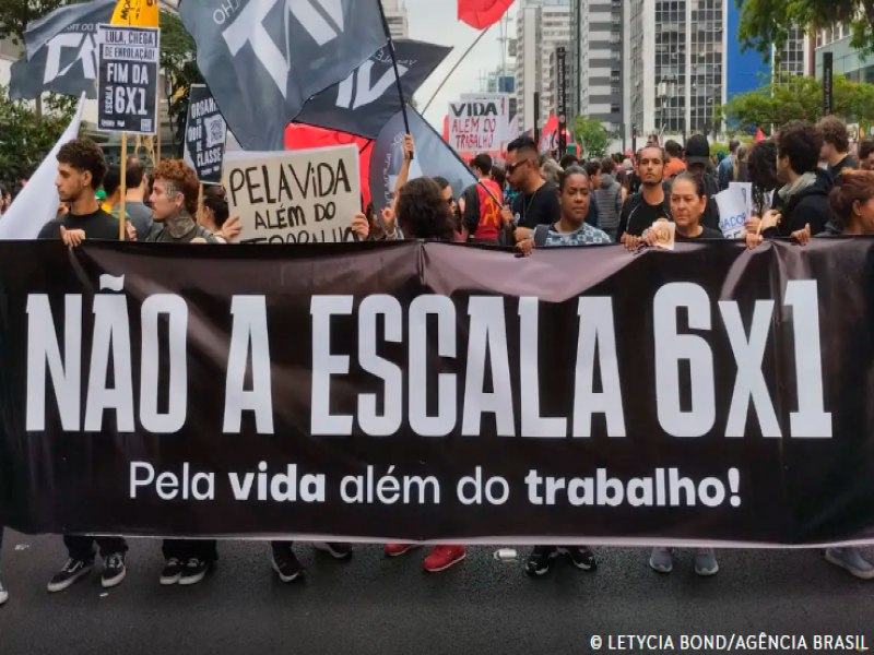 Manifestantes vo s ruas pelo fim da escala de trabalho 6x1