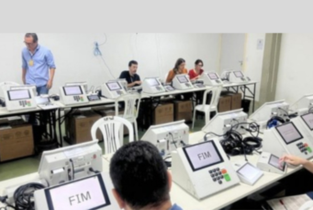 TRE-PE faz simulado do funcionamento das urnas eletr�nicas