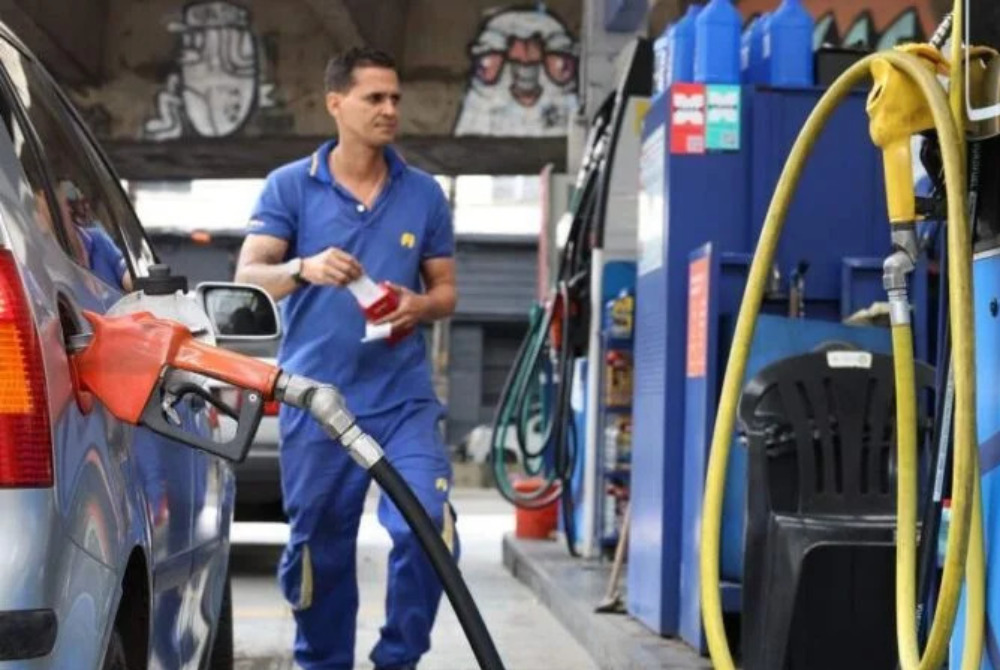 Governo Federal cria subs�dio de R$ 0,89 por litro para frear alta da gasolina