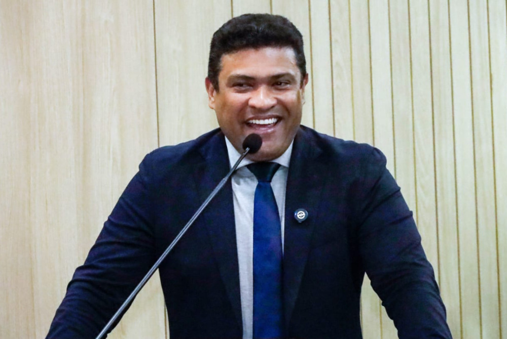 Frente Evang�lica de Pernambuco comemora aprova��o de projeto do deputado Joel da Harpa que garante intervalo b�blico nas escolas