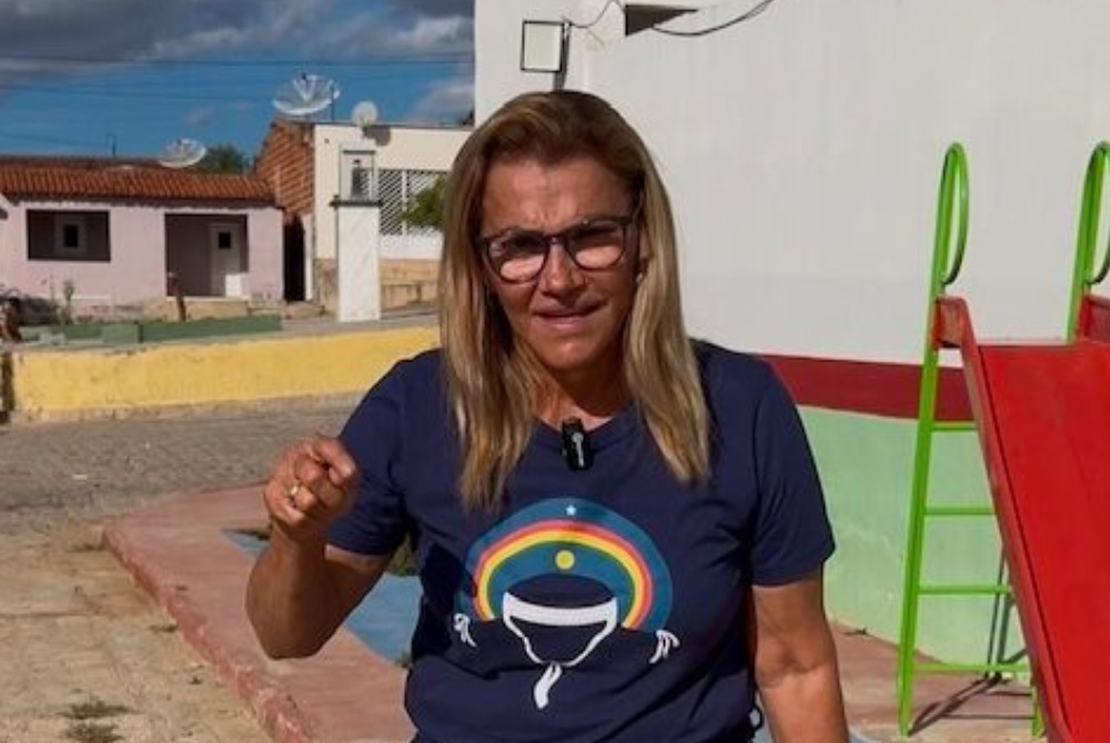 Prefeita Riva Bezerra anuncia constru��o de quatro quadras esportivas na zona rural de Cedro