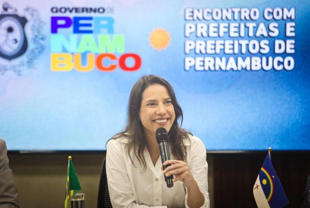 L�der nas pesquisas e no digital: Estudo aponta Raquel Lyra como governadora mais popular do pa�s