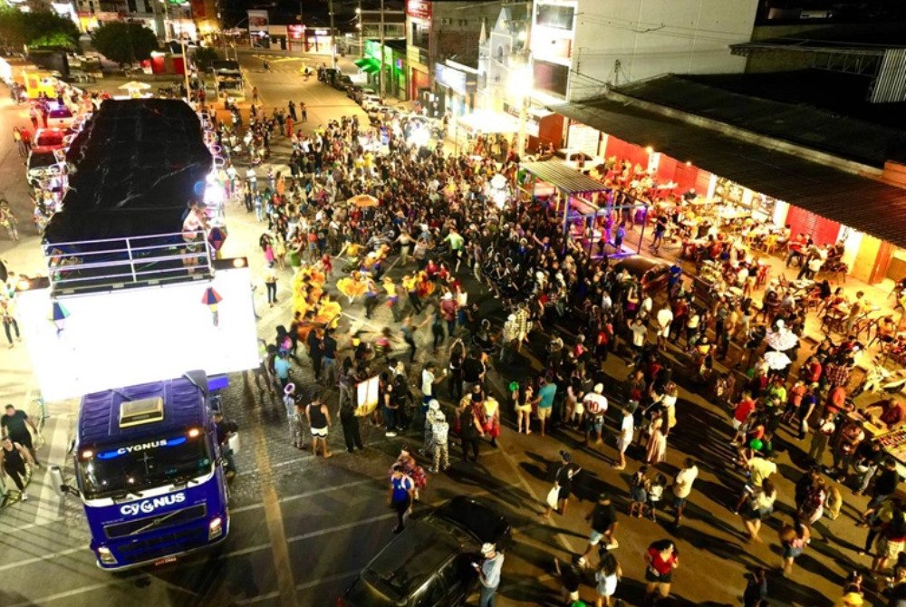 Ciclo Junino de Salgueiro come�a com cortejo cultural puxado por trio el�trico 