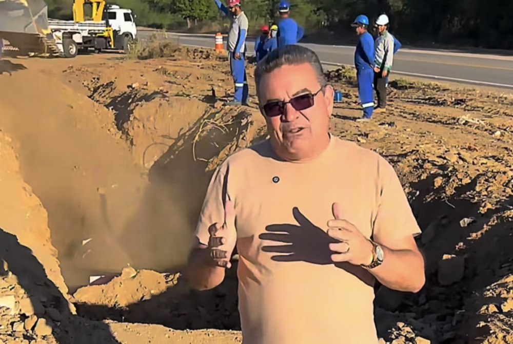 Múcio Angelim acompanha início da Adutora de Negreiros e celebra avanço para o Sertão Múcio Angelim acompanha início da Adutora de Negreiros e celebra avanço para o Sertão