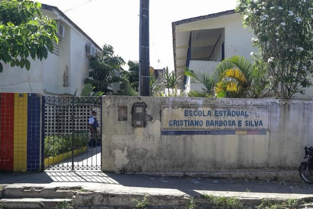 Em decis�o liminar, TJPE autoriza Governo a realizar nova licita��o para manuten��o de escolas 