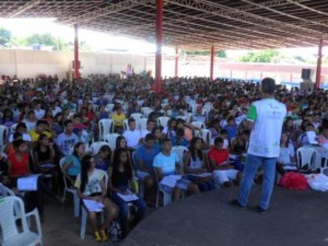 Mais de mil estudantes participam de aulão do ENEM em União