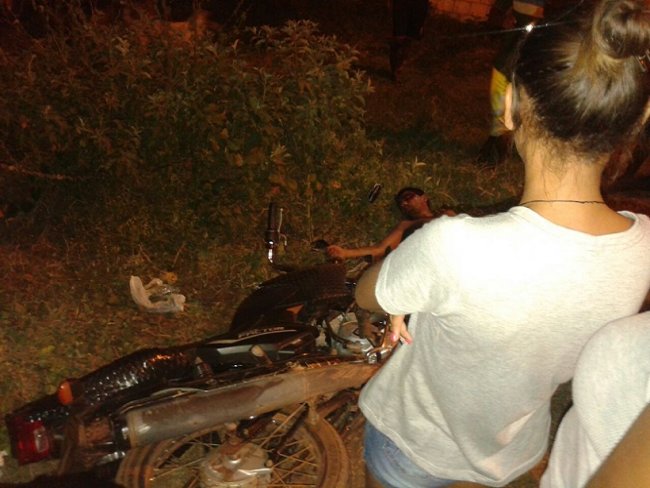 Motociclista com sinais de embriaguez colide em carro em José de Freitas