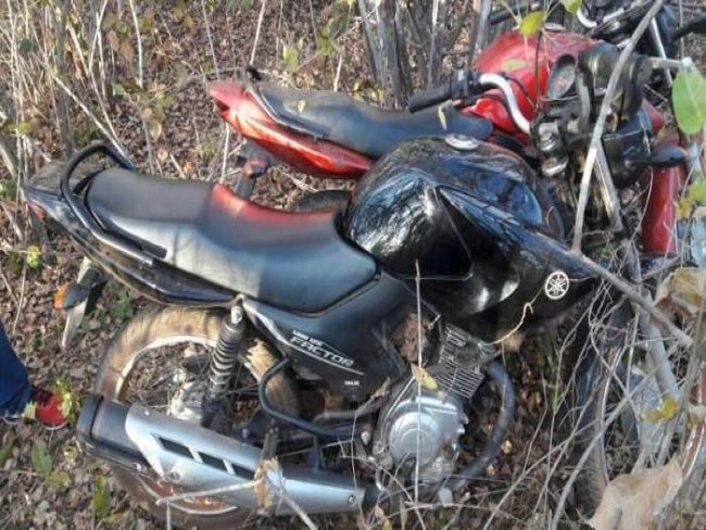 Polícia encontra duas motos furtadas escondidas em matagal no Piauí