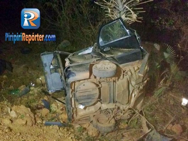 Carro capota em estrada do Piauí e três pessoas morrem após acidente