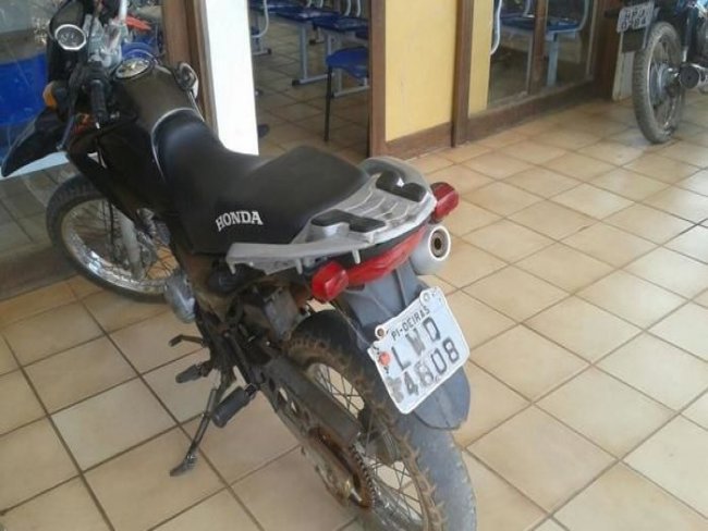 Mulher é flagrada com motocicleta roubada em Picos
