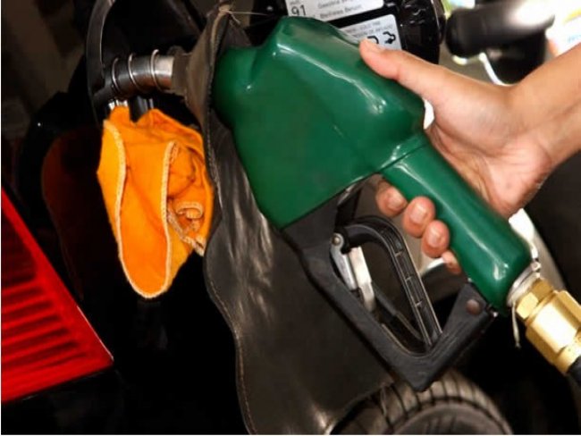 Petrobras deve anunciar ainda neste ano redução no preço da gasolina