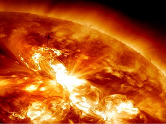 Tempestade solar chega hoje à Terra