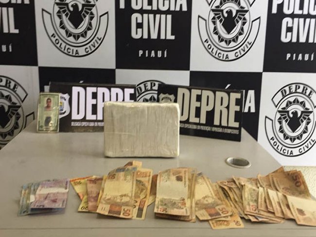 Policiais da Depre encontram 1 Kilo de cocaína dentro de ônibus