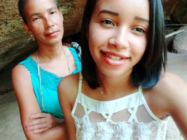 Jovem faz selfie com a mãe em gruta antes de morrerem em desabamento