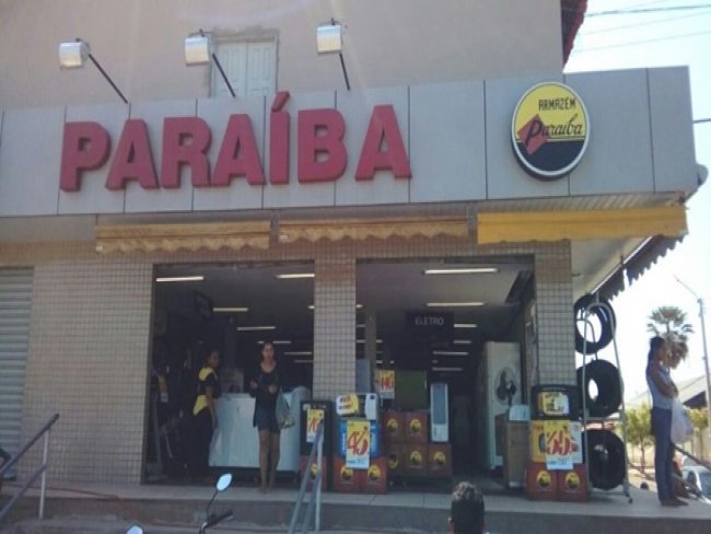 Homens arrombam loja do 'Paraíba', furtam dinheiro e produtos do local