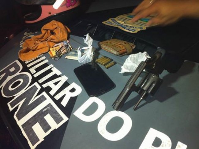 Dupla é presa com drogas e arma de fogo na zona Leste de Teresina