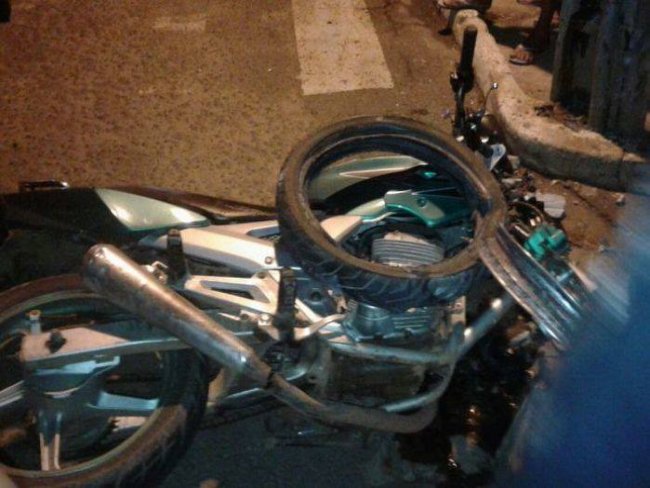 Jovem fica gravemente ferido após colidir moto em poste no Piauí
