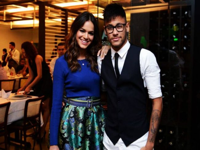 Marquezine veta amigas interesseiras de Neymar em festa privê