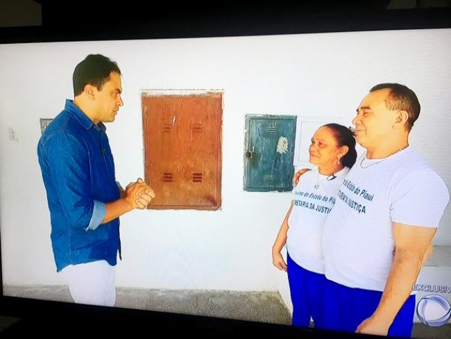 Repórter Record mostra romance de casal de 'detentos' no Piauí; confira