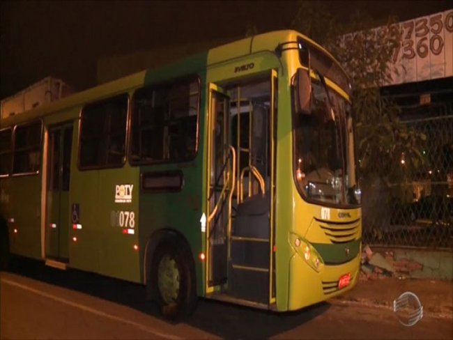 Estudante da Ufpi é detido suspeito de tentar incendiar ônibus em Teresina