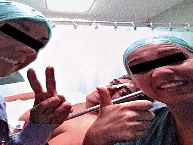 Médicos fazem 'selfie' em cirurgia e foto vira prova em processo