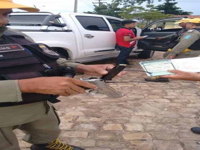 Polícia Militar realiza operação e prende homem com pistola 380