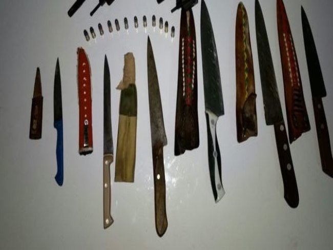 Força Tática de Paulistana apreende armas de fogo e várias facas em jogo de sinuca