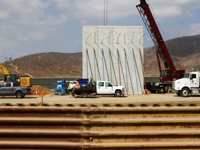 Muro começa a ser instalado como teste na fronteira entre dos EUA