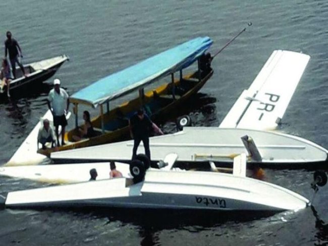 Avião cai no Amazonas e deixa uma pessoa morta e quatro feridas