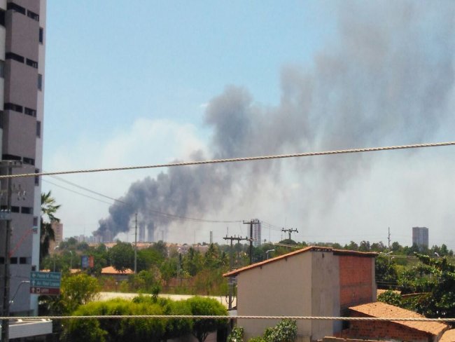 Incêndios ameaçam condomínio em Teresina e a Serra da Capivara em SRN