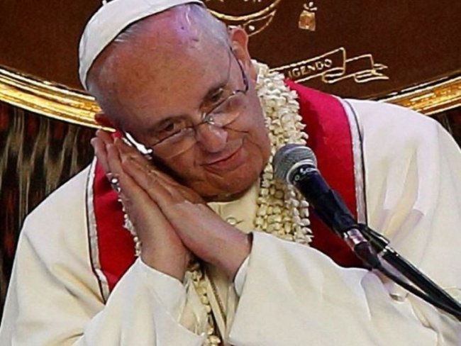 Papa Francisco revela que às vezes dorme enquanto reza