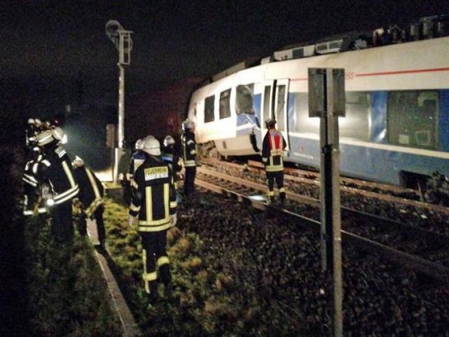 Colisão entre trens deixa cerca de 50 feridos na Alemanha
